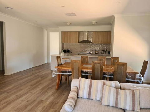 House Near The Lake Hosted By Rani - Tourism Brisbane 1