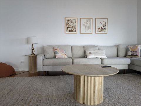 House On The Hillside With City Views Sleeps 12 - Tourism Brisbane 0