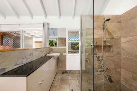 Hume Street 22 Golden Beach - Tourism Brisbane 3