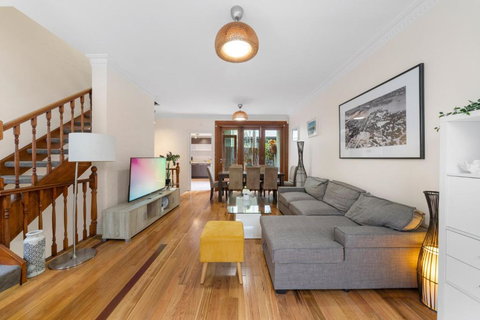 Ideally Located 3 BR With Parking & Central & Darling Harbour-10 Mins Walk - Brisbane Tourism 0