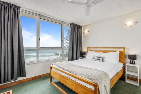 Impressive Waterfront At Chateau Beachside Resort - Brisbane 4u 2