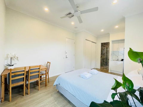 Independent Room With Onsuite And Small Kitchen - Brisbane 4u 3