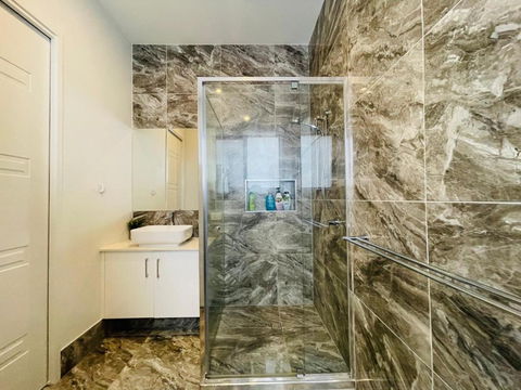 Independent Room With Onsuite And Small Kitchen - Brisbane 4u 2