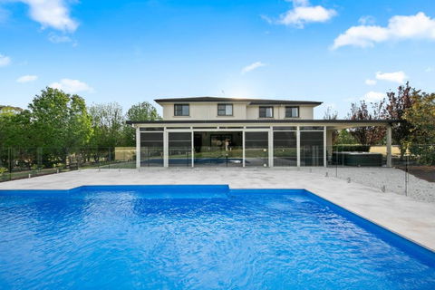 HOT HOT Spoil Someone Special At This Luxe Hunter Valley Estate - Stunning Luxury In Super Central Location - Tourism Brisbane 0