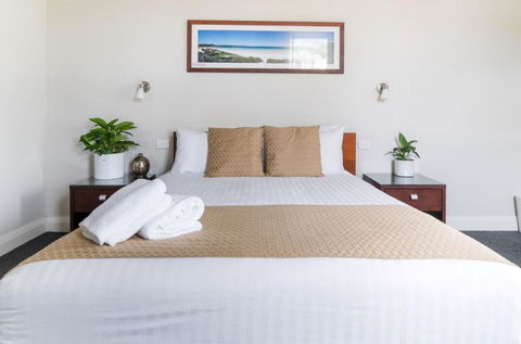 Huskisson Hotel - Tourism Brisbane 0