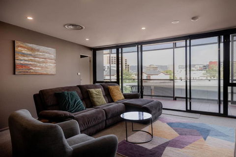 Inner-city 2 Bedroom Apartment - Perfectly Located - Tourism Brisbane 2