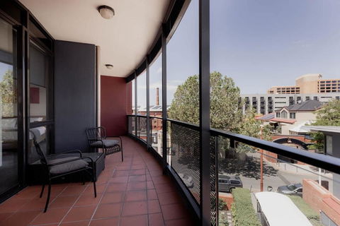 Inner-city 2 Bedroom Apartment - Perfectly Located - Tourism Brisbane 0