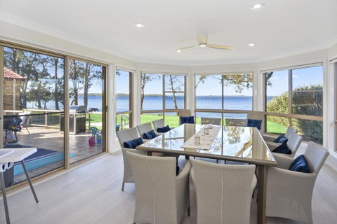 Adrift Retreat - St Georges Basin Waterfront Home - Brisbane Tourism 2