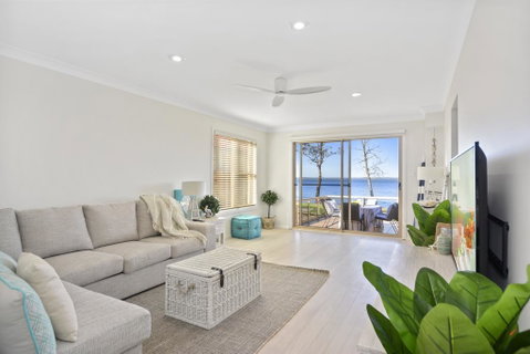 Adrift Retreat - St Georges Basin Waterfront Home - Brisbane Tourism 1