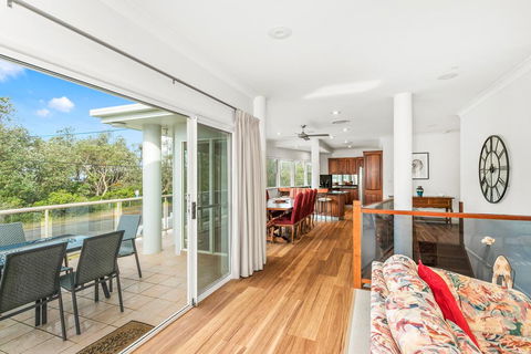 Aegean On The Beach - Brisbane Tourism 1