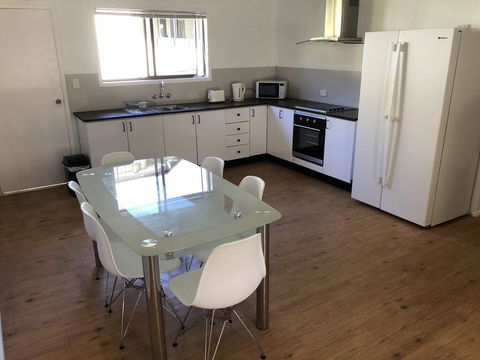 Airlie Getaway Unit 1 - Brisbane Tourism 2