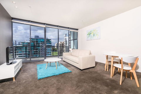 Albert Park City View Stylish 1 Bedroom Apartment - Tourism Brisbane 3