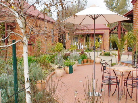 Albury Cottages - Tourism Brisbane 0