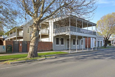 Albury Suites - Waterstreet - Tourism Brisbane 1