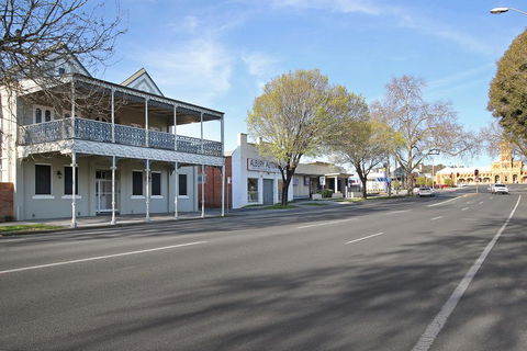 Albury Suites - Waterstreet - Tourism Brisbane 2