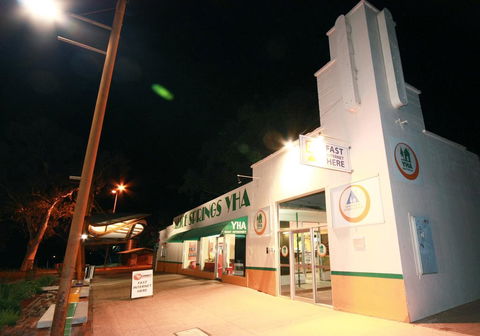 Alice Springs YHA - Tourism Brisbane 0