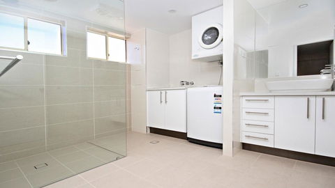 Alinga Unit 4, Amazing Ocean Views - Tourism Brisbane 3