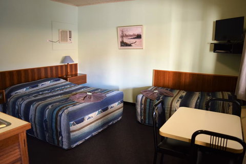 Alkira Motel - Tourism Brisbane 1