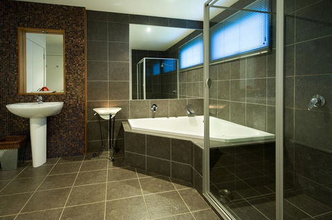 Alofi - Tourism Brisbane 2