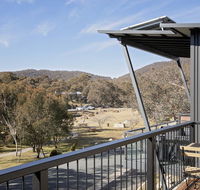 Alpine Lake Retreat - Tourism Brisbane