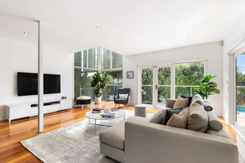 Amalfi Dream - Luxury Villa With Pool And Spa, Walk To Beach And Shops - Brisbane Tourism 3