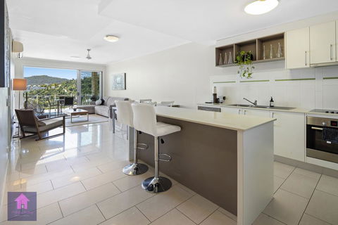 Amazing Ocean Views, Pool, Award Winning Location, Airlie Beach - Brisbane Tourism 2