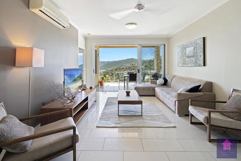 Amazing Ocean Views, Pool, Award Winning Location, Airlie Beach - Brisbane Tourism 3
