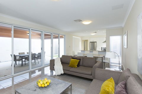 Anastasia Villa - Tourism Brisbane 1