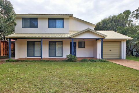 Anchor Down At Hat Head - Brisbane Tourism 3