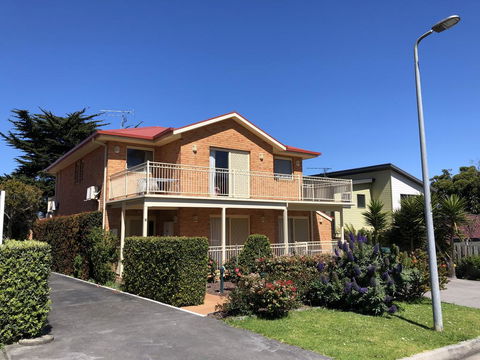 Angela's Beach Stays - Tourism Brisbane 1
