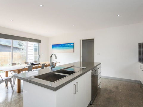 ANGLE BY THE SEA - Anglesea - Brisbane Tourism 1