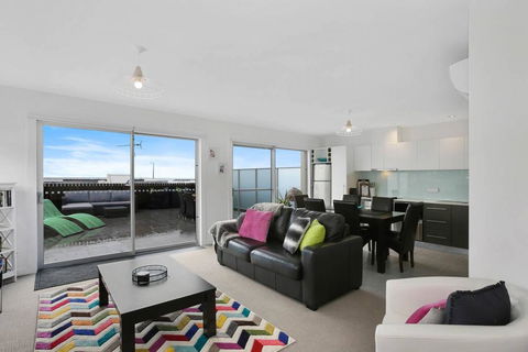 APOLLO 13 PENTHOUSE - Free Wifi & Huge Terrace! - Tourism Brisbane 0
