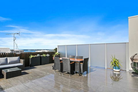APOLLO 13 PENTHOUSE - Free Wifi & Huge Terrace! - Tourism Brisbane 3