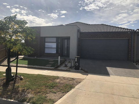 Apple House Tarneit North - Tourism Brisbane 1