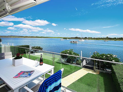 Aqua Linea - Tourism Brisbane 0