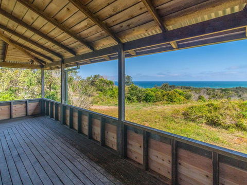 Aqualuna- Excellent Surfing Beaches. - Tourism Brisbane 1