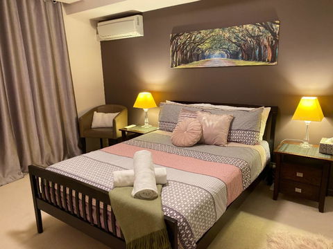 ARENA RESORT STYLE EXEC FREE NETFLIX WIFI WINE - Tourism Brisbane 3