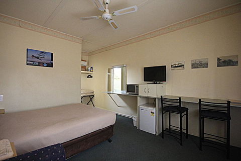 Aromet Motor Inn - Tourism Brisbane 1