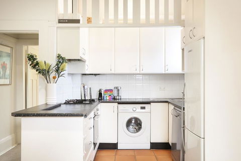 Art Deco Oasis Minutes From The City - Tourism Brisbane 3