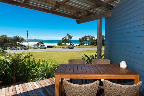 ArtHOUSE Beachfront Accommodation - Tourism Brisbane 0