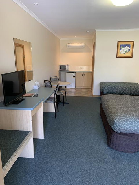 Arthur Phillip Motor Inn - Brisbane Tourism 2