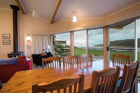 Arthur Riverfront And Sea Lodge Upstream - Brisbane Tourism 0