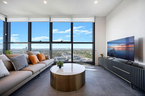Luxury 1BR Apt With Stunning City Skyline Views - Tourism Brisbane 0