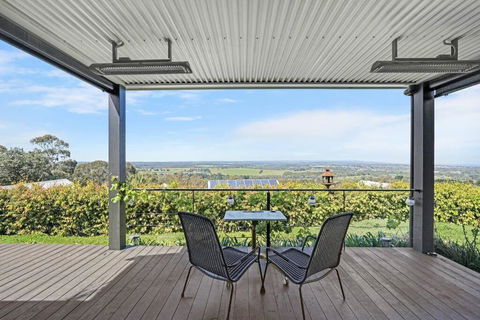 Luxury & Plush Lifestyle 5 Bedroom House In Mt Eliza - Tourism Brisbane 1
