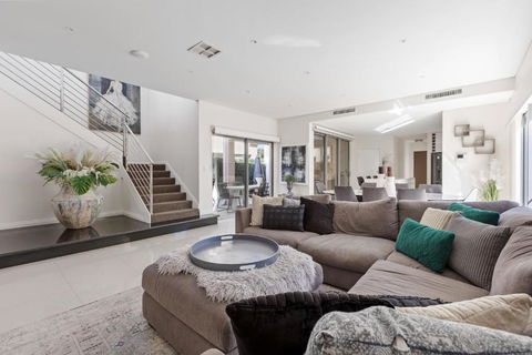 Luxury Beachside Residence - Tourism Brisbane 1