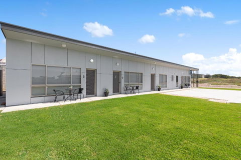 Luxury Apartments And Motel Rooms - Free Wifi - Close To Beach - Tourism Brisbane 1