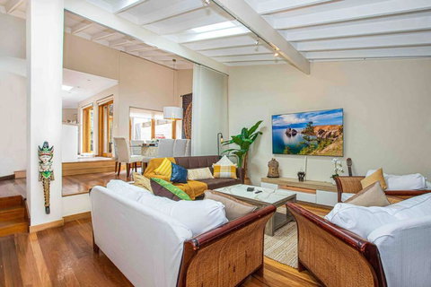 Luxury Retreat Home - 4bed House W/Parking - Mins From CBD - Tourism Brisbane 0