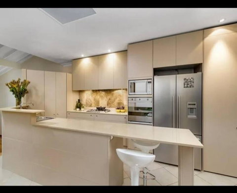 Luxury Retreat Home - 4bed House W/Parking - Mins From CBD - Tourism Brisbane 3
