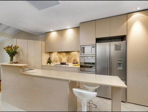 Luxury Retreat Home - 4bed House W/Parking - Mins From CBD - Tourism Brisbane 1