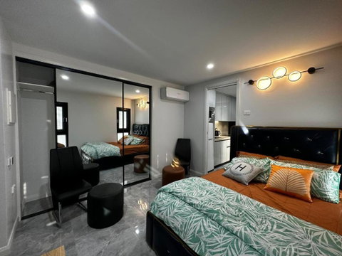 Luxury Suite In Canberra - Brisbane Tourism 0